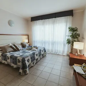 Beverly Park 2*, Tirrenia Italy